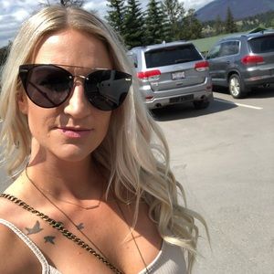 Meet your Posher, Dawn